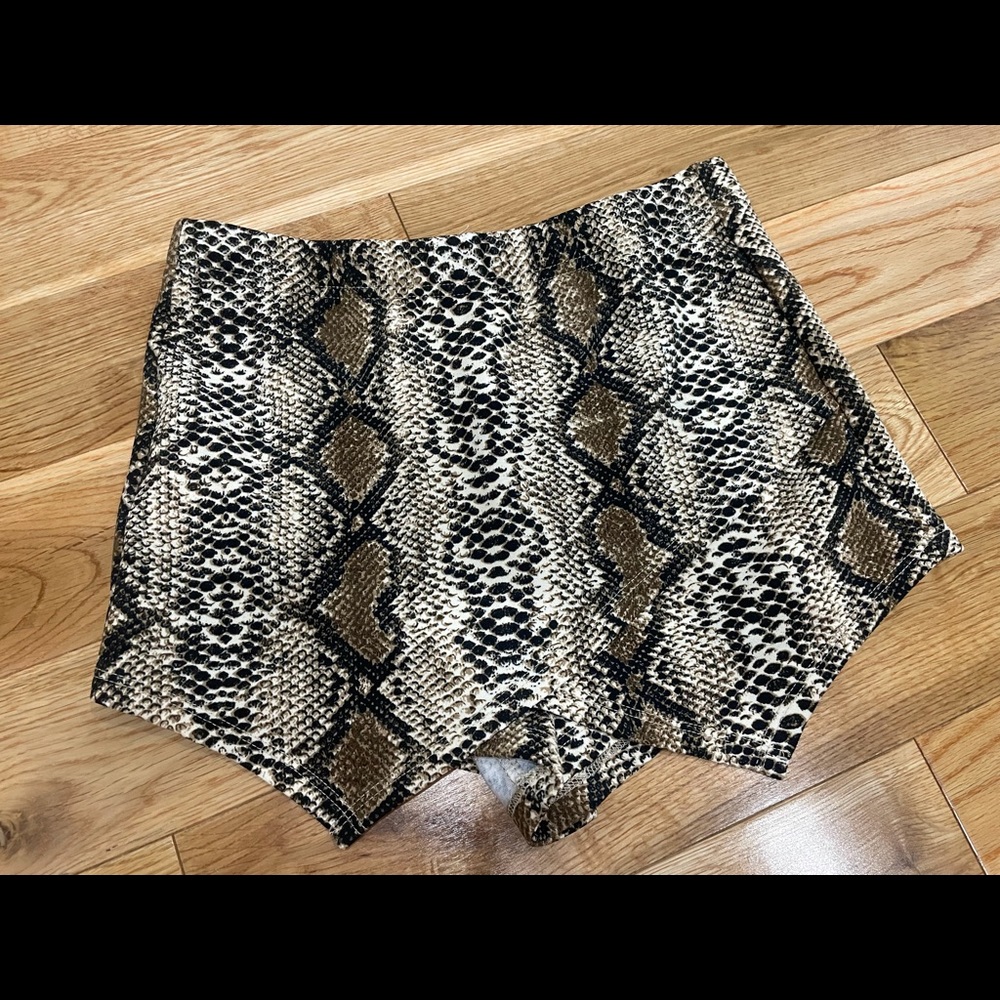 Leopard skort!💕 - Picture 3 of 4